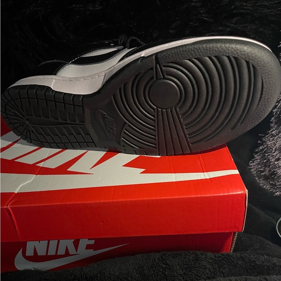 Nike Dunks Low Tops - Picture 4 of 5